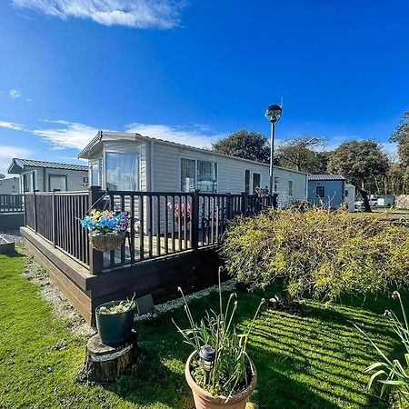 Brilliant Caravan With A Partial Sea View In Suffolk Ref 32026Az Lowestoft Buitenkant foto