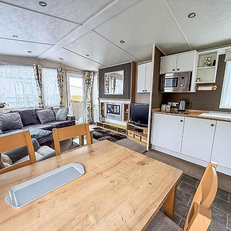 Brilliant Caravan With A Partial Sea View In Suffolk Ref 32026Az Lowestoft Buitenkant foto