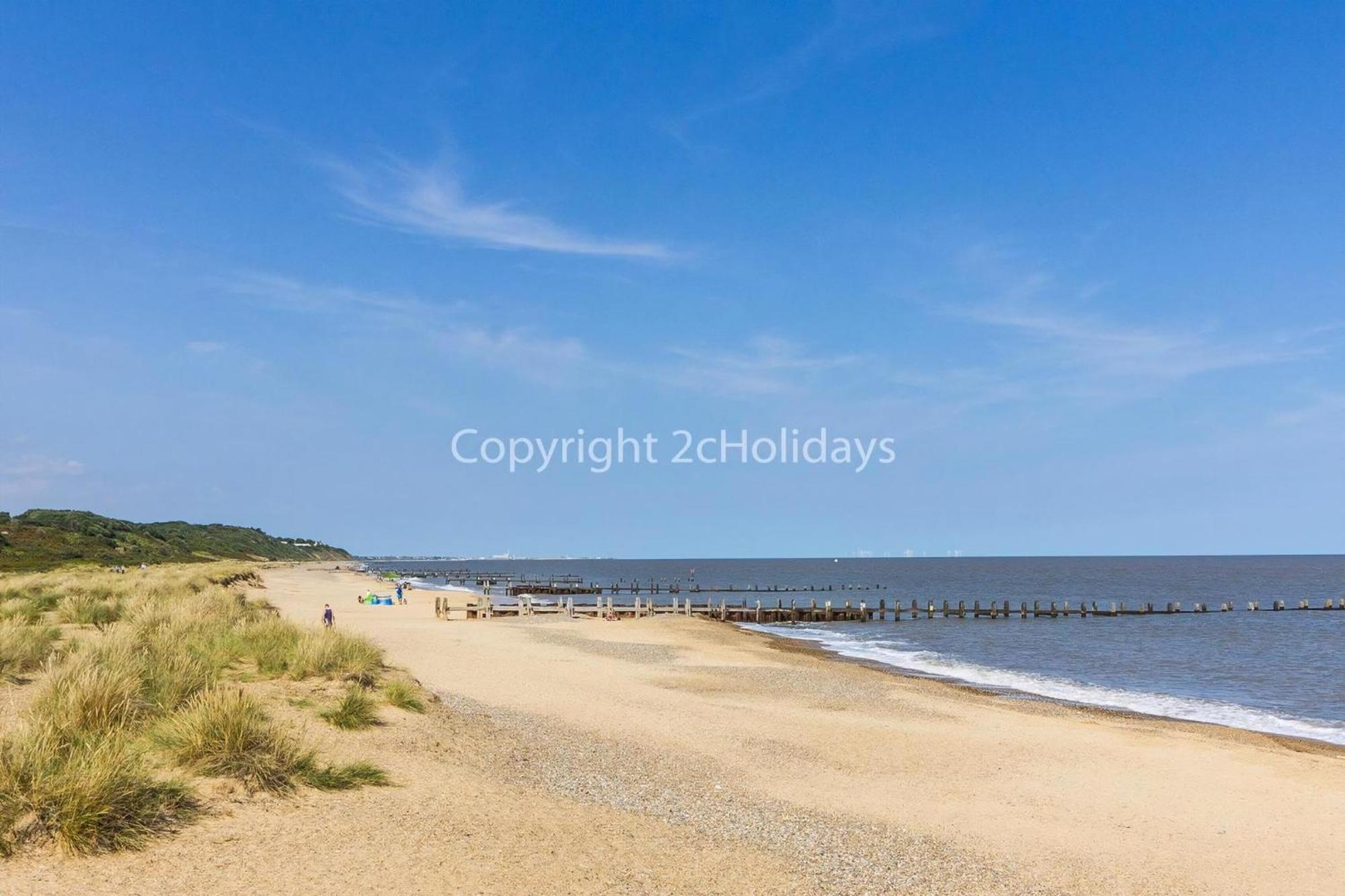 Brilliant Caravan With A Partial Sea View In Suffolk Ref 32026Az Lowestoft Buitenkant foto