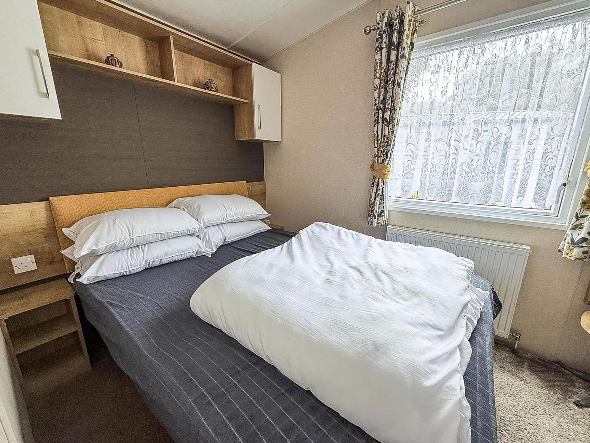 Brilliant Caravan With A Partial Sea View In Suffolk Ref 32026Az Lowestoft Buitenkant foto