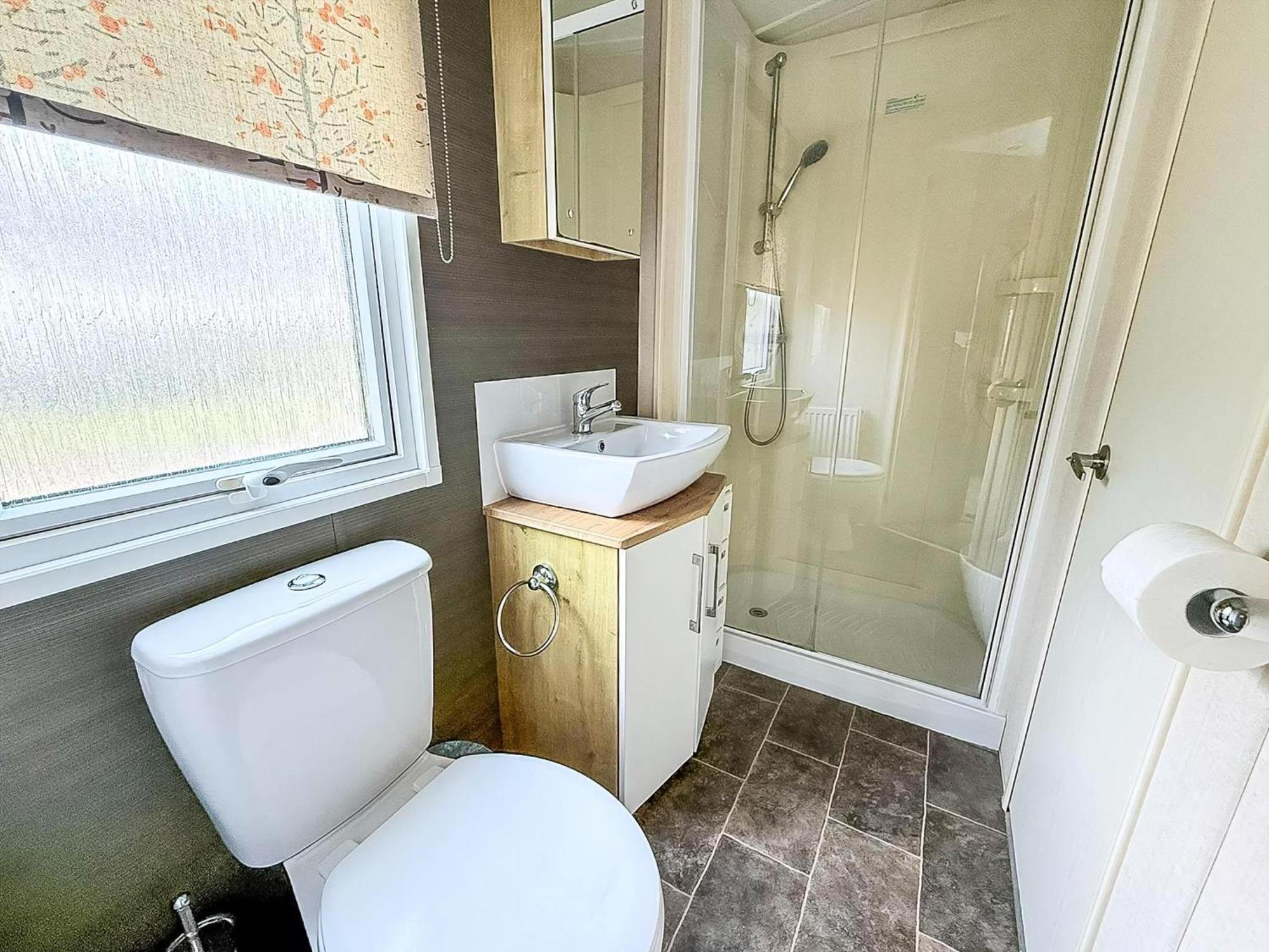 Brilliant Caravan With A Partial Sea View In Suffolk Ref 32026Az Lowestoft Buitenkant foto